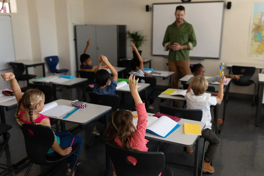 Colegio moderno con infraestructura digital – Gestión escolar profesional