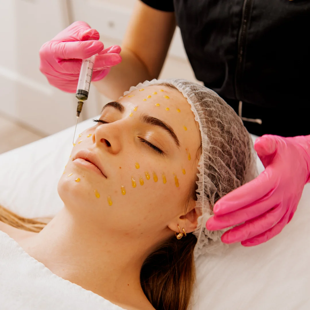 Moderniza tu barbería de autor con una agenda optimizada y el asistente Charlie 24/7. Potencia tu branding urbano mediante Instagram de alto impacto (fades y barbas), videos impactantes y SEO local. Al diferenciarte como especialista frente a peluquerías genéricas, construyes una comunidad fiel y una operación profesional que garantiza distinción visual y recurrencia mensual.